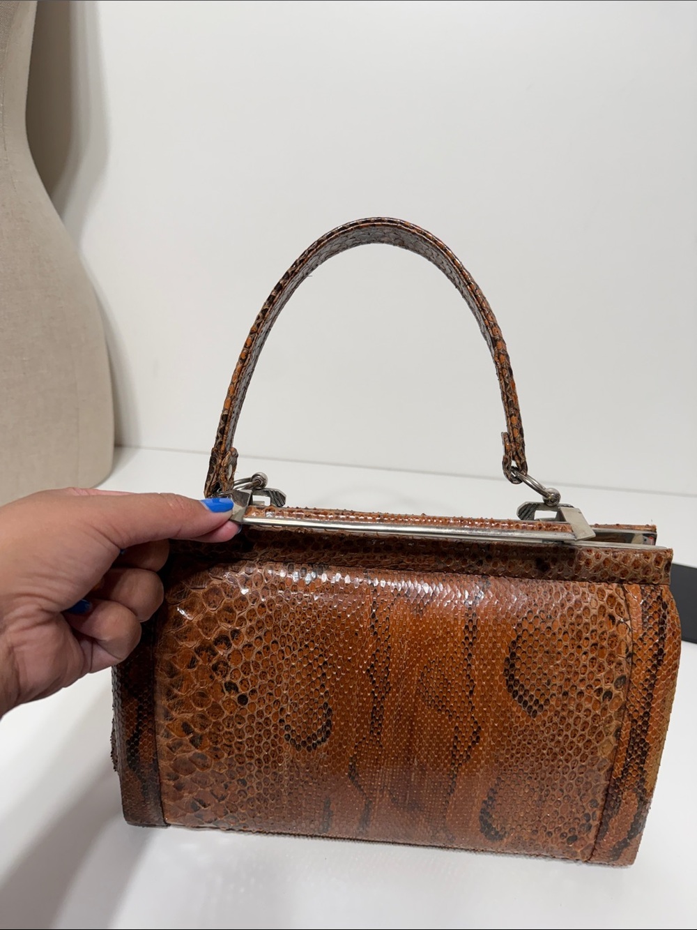 Vintage Brown Snakeskin 1940’s Handbag with Single Handle - Picture 12 of 17